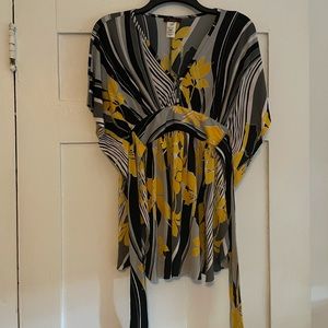 Unyx Empire waist blouse. Low cut with tie in back